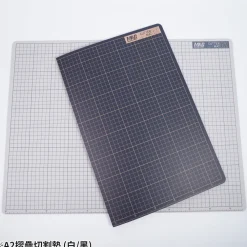 Rise of Gunpla Madworks^MADWORKS : A2/A3 FOLDABLE MODEL CUTTING MAT (WHITE) ( TAPIS DE DECOUPE PLIABLE )